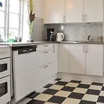 Dom wakacyjny Three-bedroom In